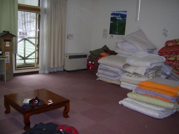 美濃戸口着時は雨。それ以上歩く気にならず、八ヶ岳山荘にて仮眠。