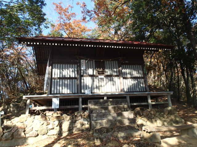 鳥居のすぐ先に金刀比羅神社があります。安全登山祈願。