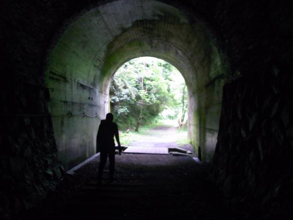 西ノ谷まで二つのトンネルがあります