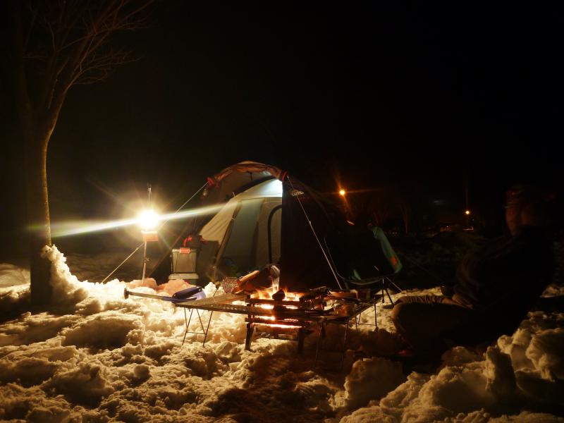 雪中キャンプの夜