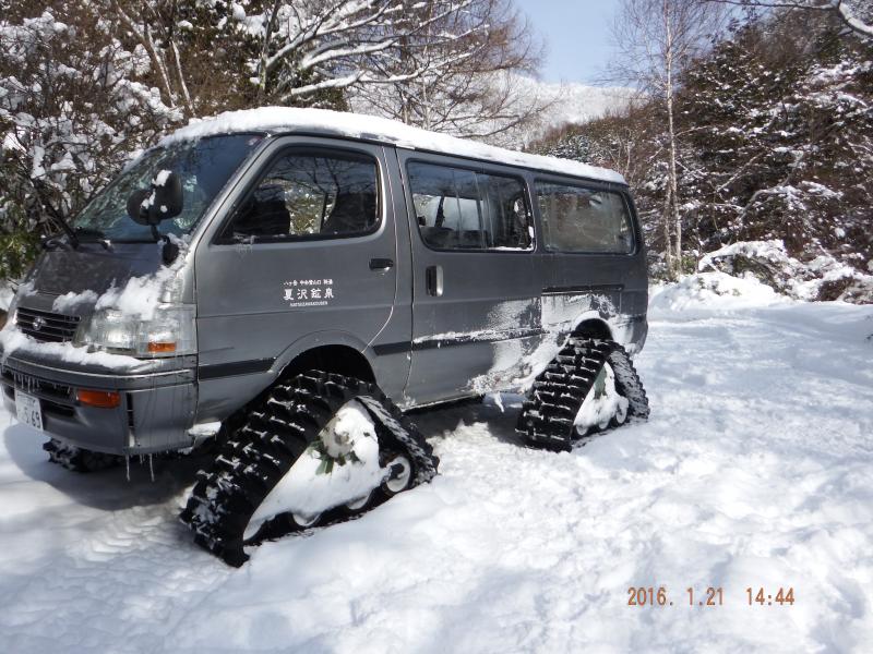 夏沢鉱泉の雪上車