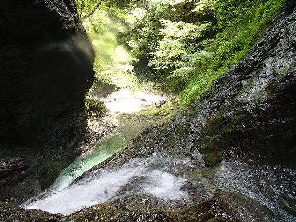 牛呼滝の風洞からの風景