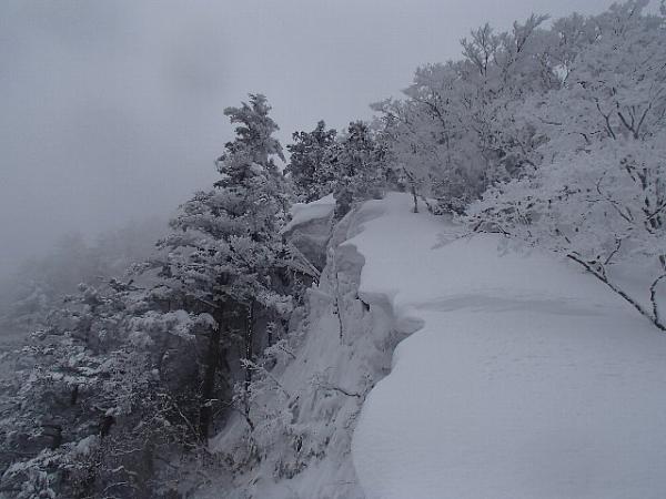 大峰山脈も雪多し