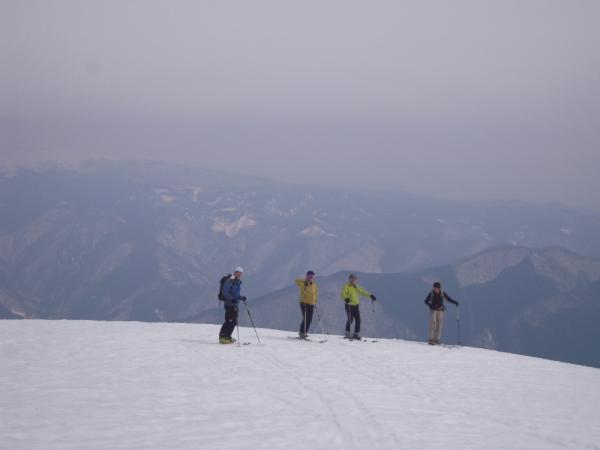 氷ノ山をバックに。さぁ、滑るぞ！