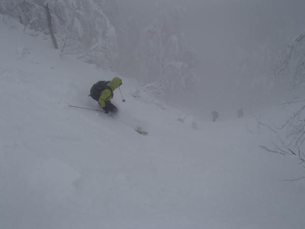 パウダーのわさび谷へ