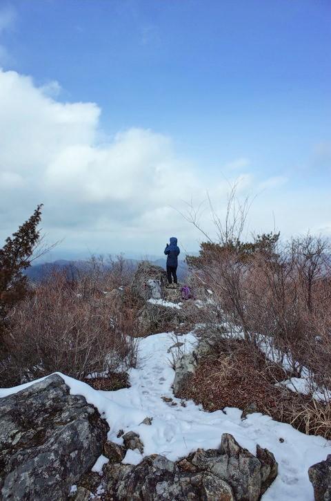 白髪岳山頂。３６０度の展望があり三田や篠山の山が見渡せます。