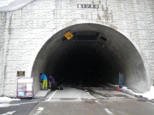 釜トンネル前にて。