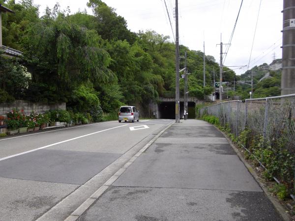 生瀬駅を出発。