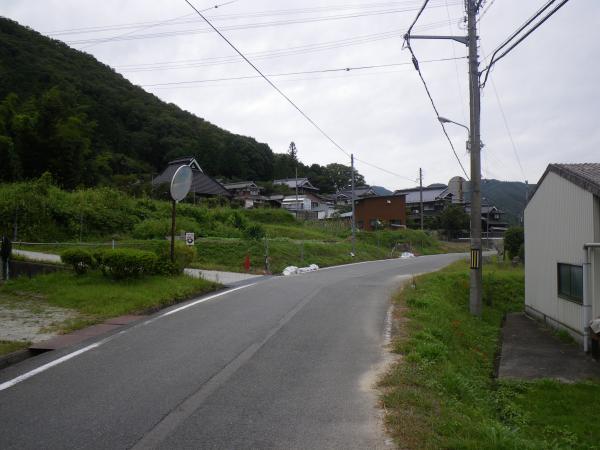 てんぐの森への目印の大きいカーブミラー。