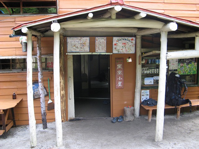 2日目朝の鳳凰小屋。