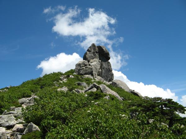 １日目、目指す金峰山のシンボル五丈岩