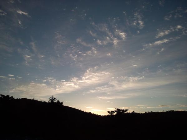 朝日の昇るタイミングで行動開始