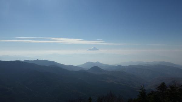いつ見ても雄大で静かな富士山