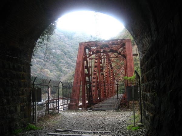トンネル3　出口に鉄橋