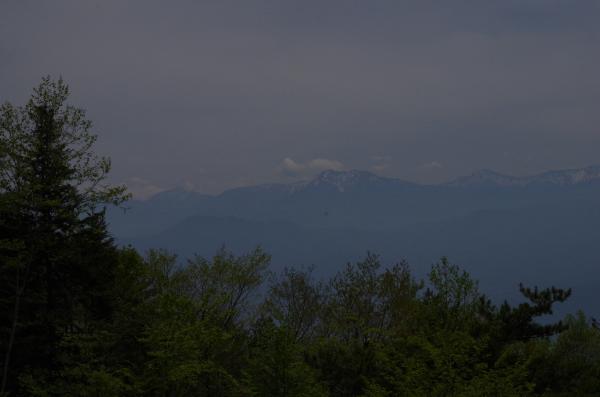遊歩道からの甲斐駒、仙丈ヶ岳、北岳んの眺め