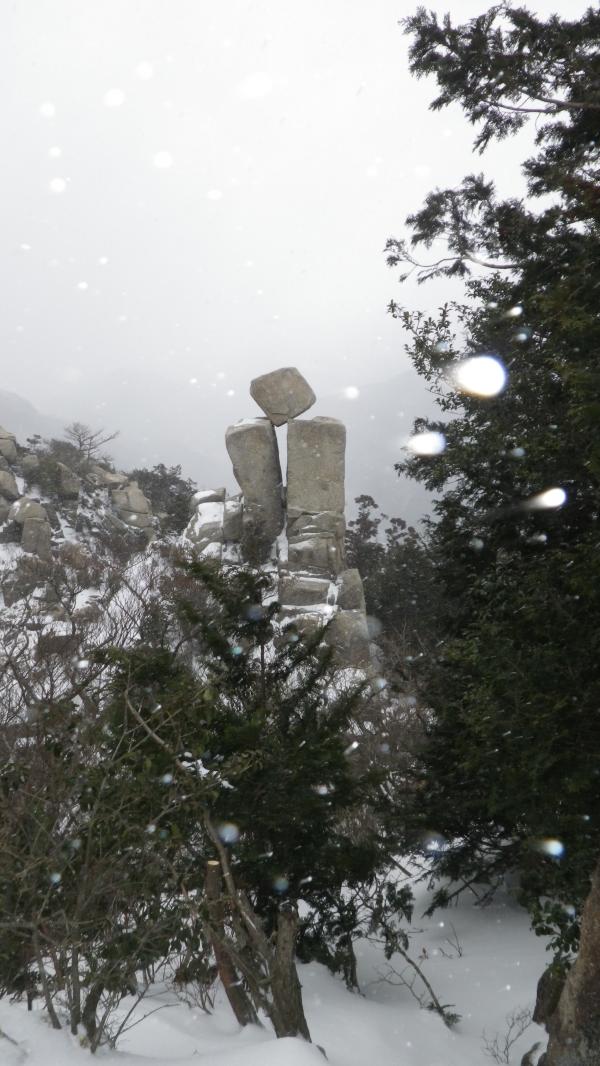 御在所の奇岩その2。地蔵岩