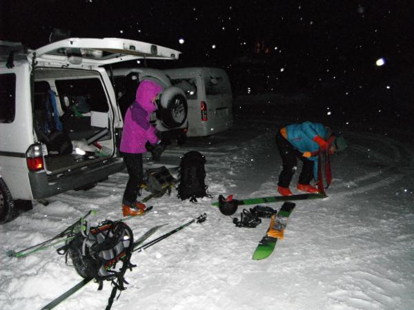 リフト代節約で早朝発～