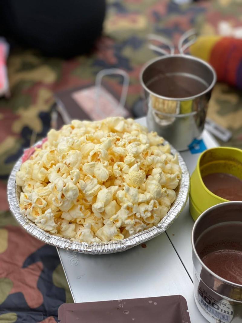 オヤツにポップコーン❢と谷中のハミングバードで買ったチョコレートドリンク。塩味と甘さのコラボレーション。