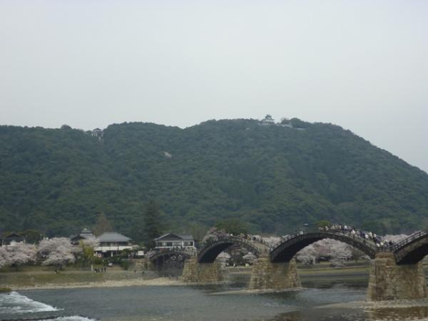 錦帯橋と岩国城天守閣