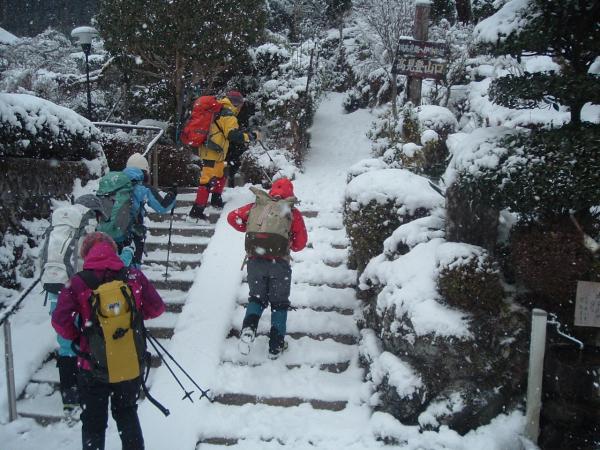 雪の中,出発します。