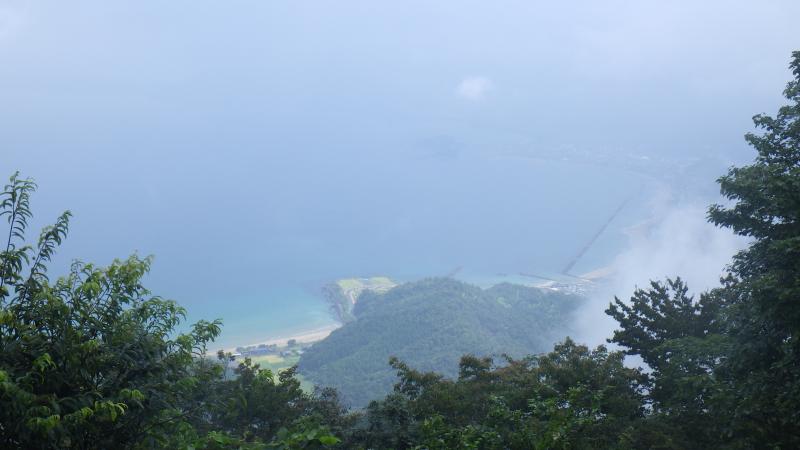 展望台から見える高浜海岸。