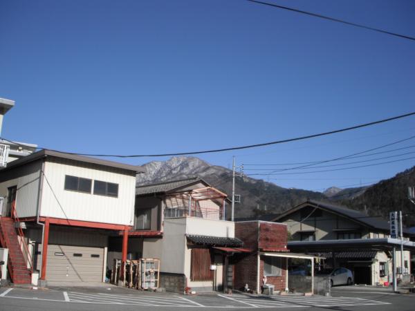 初狩駅から滝子山が見えます。