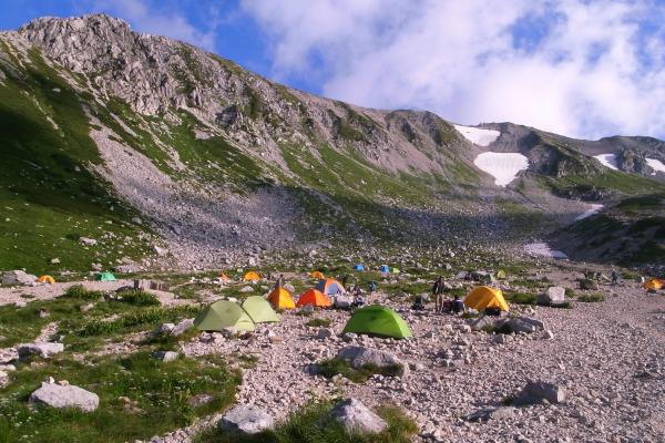 剱沢キャンプ場は広々として気持ち良い