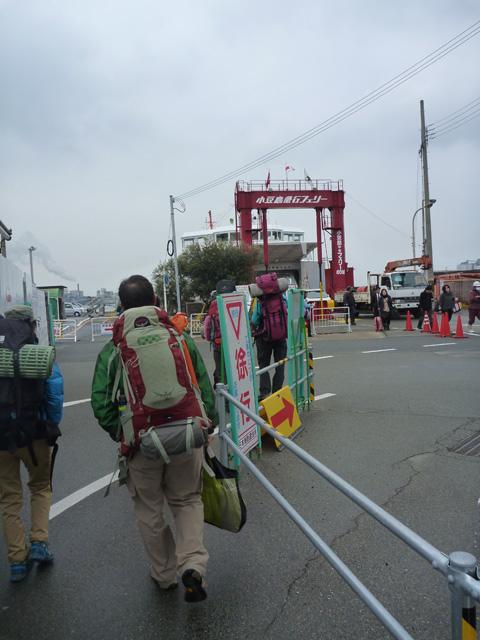 姫路港から小豆島までフェリーでいきます
