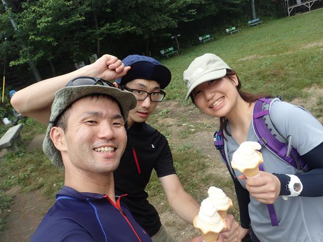 山頂広場でアイスクリーム。めっちゃ美味しかったです。