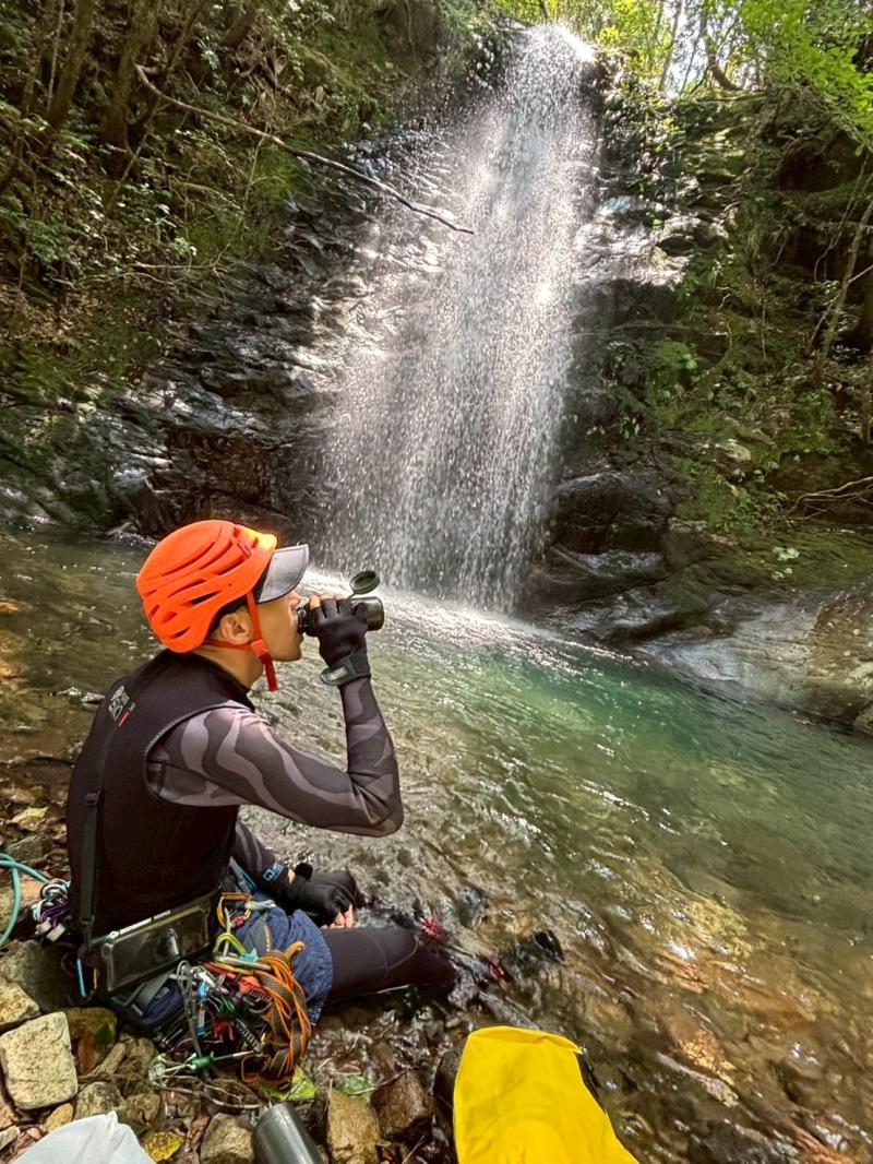 下降中に唯一癒された滝。
