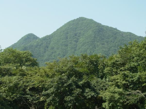 粕尾峠までの道より地蔵岳