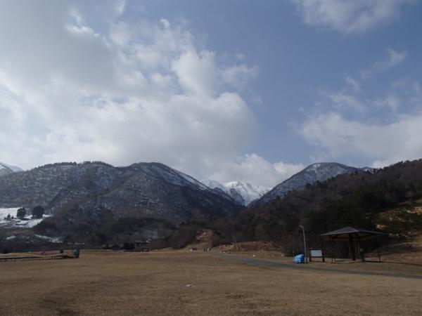 「赤坂山！」 一番奥の白い雪山