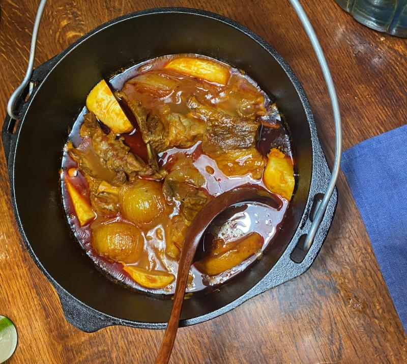 ダッチオーブンそのまま食卓へ☆