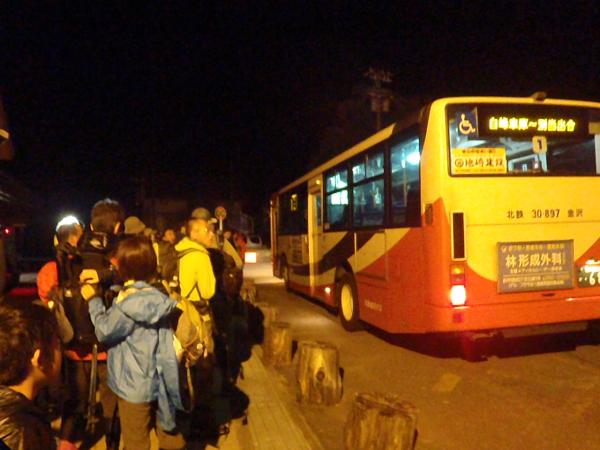 三連休初日とあって始発から満員御礼