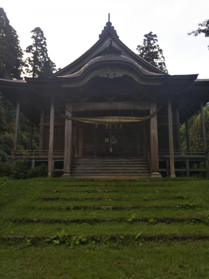 登山口の二王子神社
