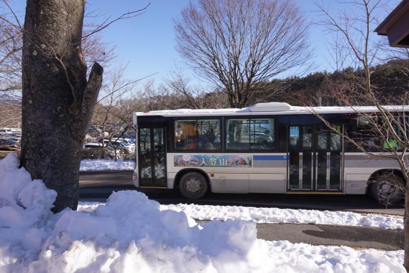 富士見⇔スキー場の無料シャトルバス。人が多いと臨時便を出してくれます。