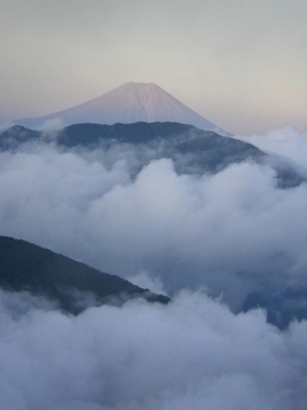 茶臼小屋から見た夕方の富士山。イイですね〜！