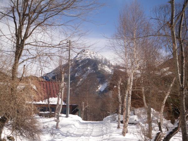 阿弥陀岳が目の前に見えます。