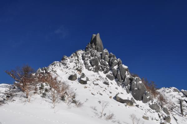 雪化粧をまとった地蔵岳オベリスク。カッコいい！
