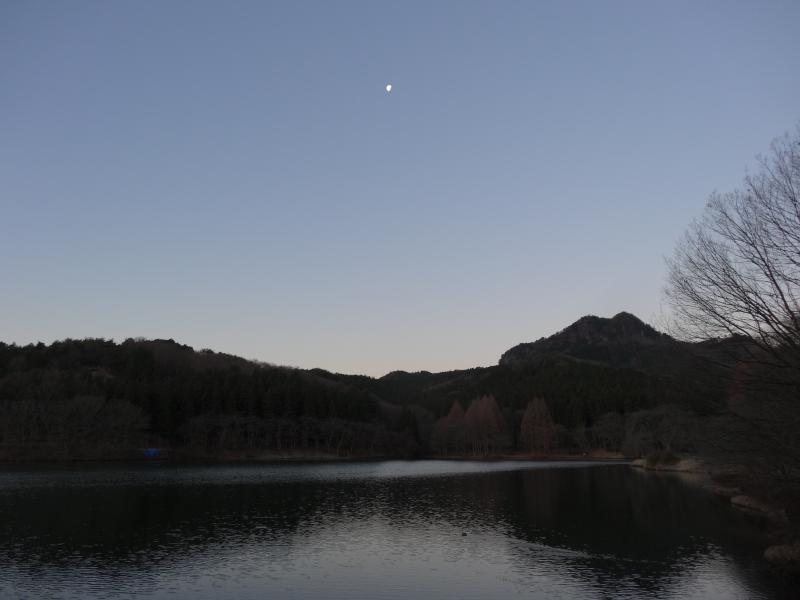 月と古賀志山