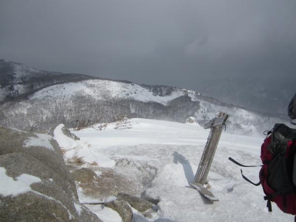 この山頂を目指します