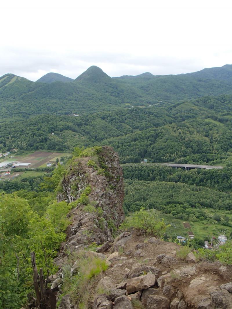 頂上からは高度感ある眺め