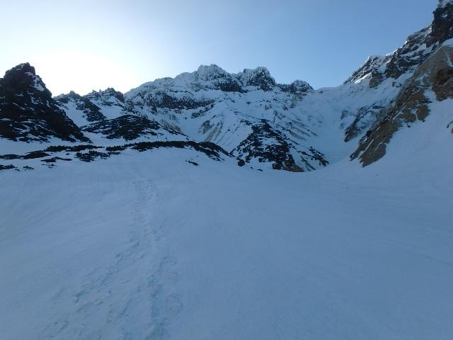 カミホロ北西稜取付き。正面壁もしっかりと見えますね