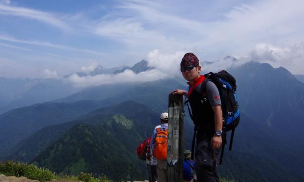 焼岳山頂　富士登山ファッションコンテストとウエア類がかぶってます