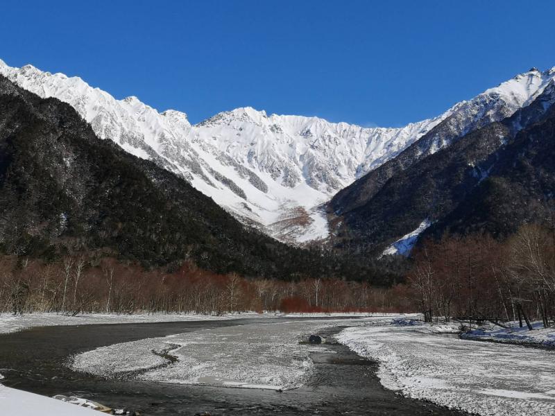 これぞ上高地。冬はとても静かです。