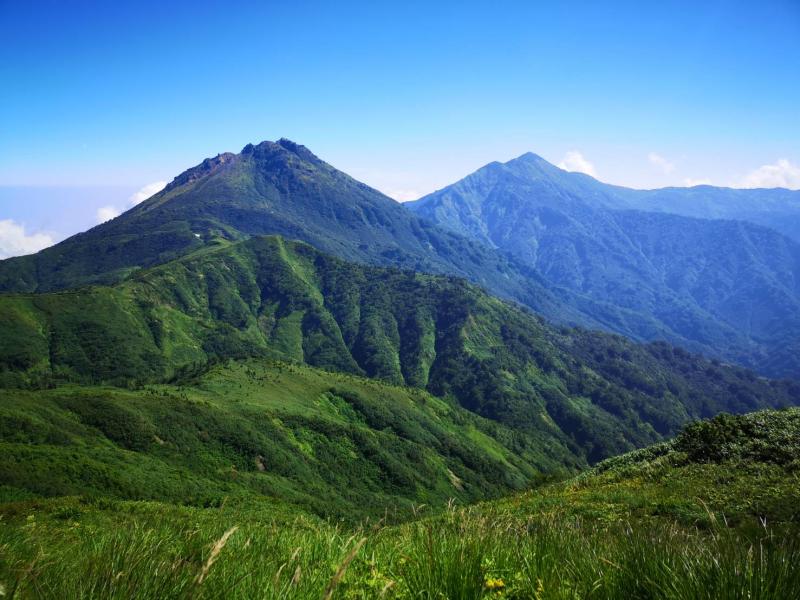 焼山と火打山まで道が続いています。(焼山から先は現在通行止め)