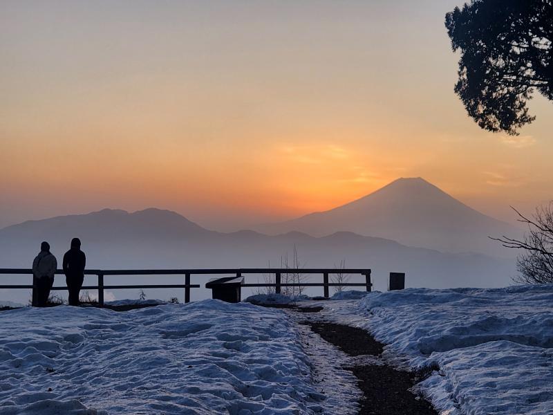 富士山から昇るご来光。神秘的です。