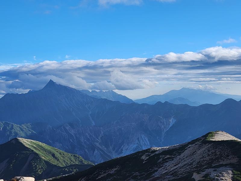 ご飯の時間まで散策。槍ヶ岳と乗鞍が見えました。