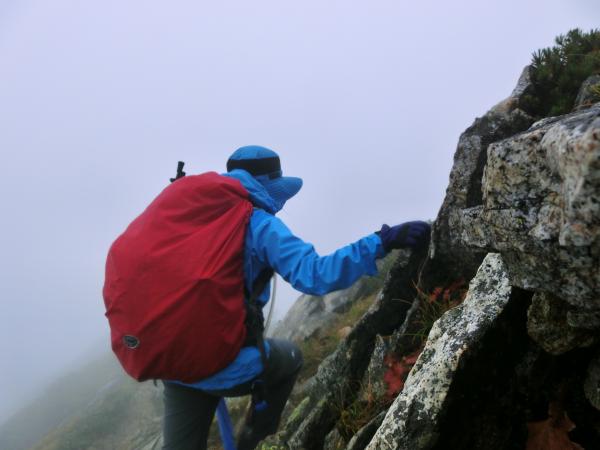 アップダウンの多い場所にはファイントラックの〈カミノパンツ〉とっても快適です。もう脱ぎたくない。