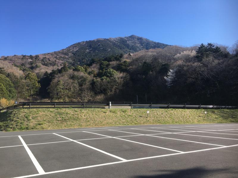 駐車場から筑波山を望む